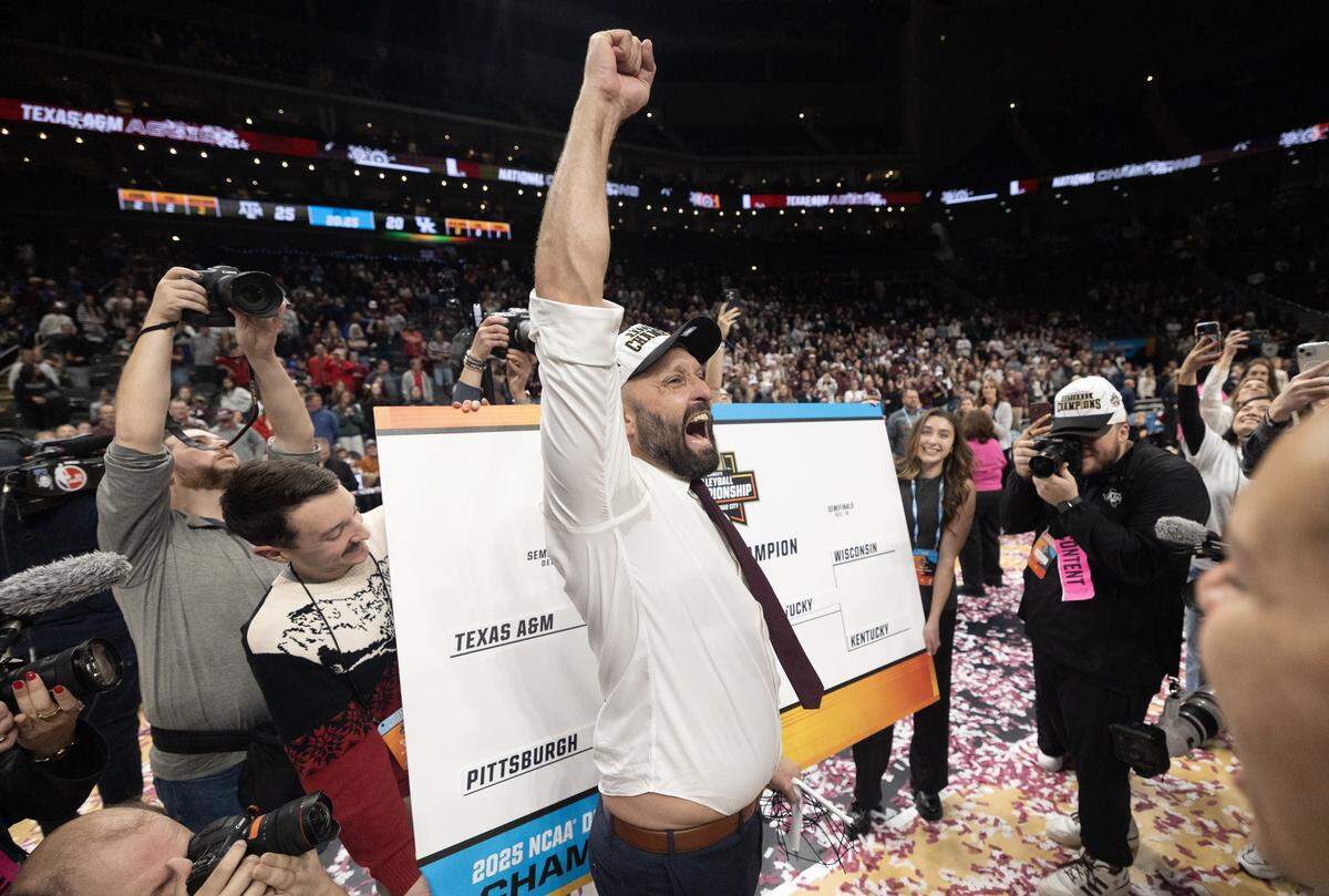 Texas A&M coach Jamie Morrison pumps his fist in the air after placing his team’s anemia on the final spot of the bracket after their win over Kentucky in the championship match of the NCAA Women’s Volleyball Championship on Sunday afternoon at the T-Mobile Center.