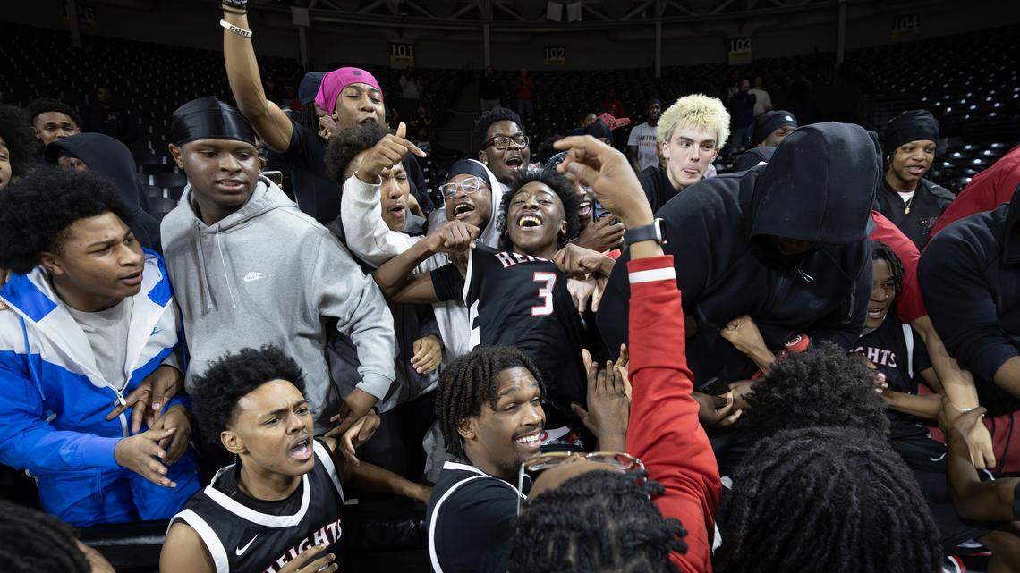 Heights boys basketball edges Maize in dramatic finish after disputed late foul