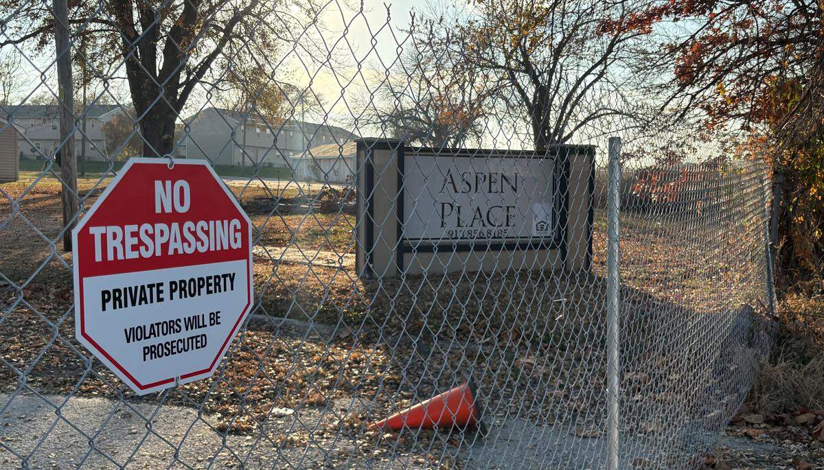 Temporary fences block the entryway to Aspen Place apartments. The city of Gardner condemned the housing complex for unsafe living conditions amid ongoing water and sewage issues.