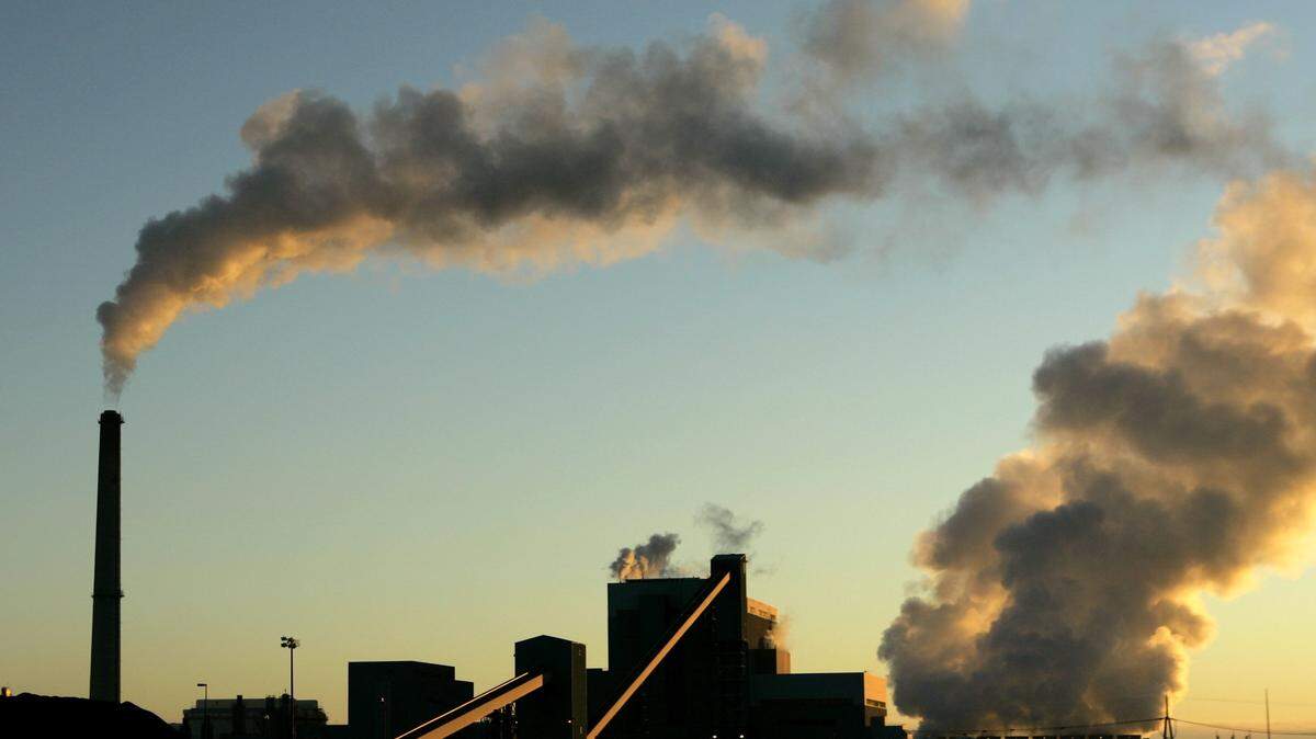 Sunflower Electric Cooperative’s coal-fired power plant in Holcomb, Kan.
