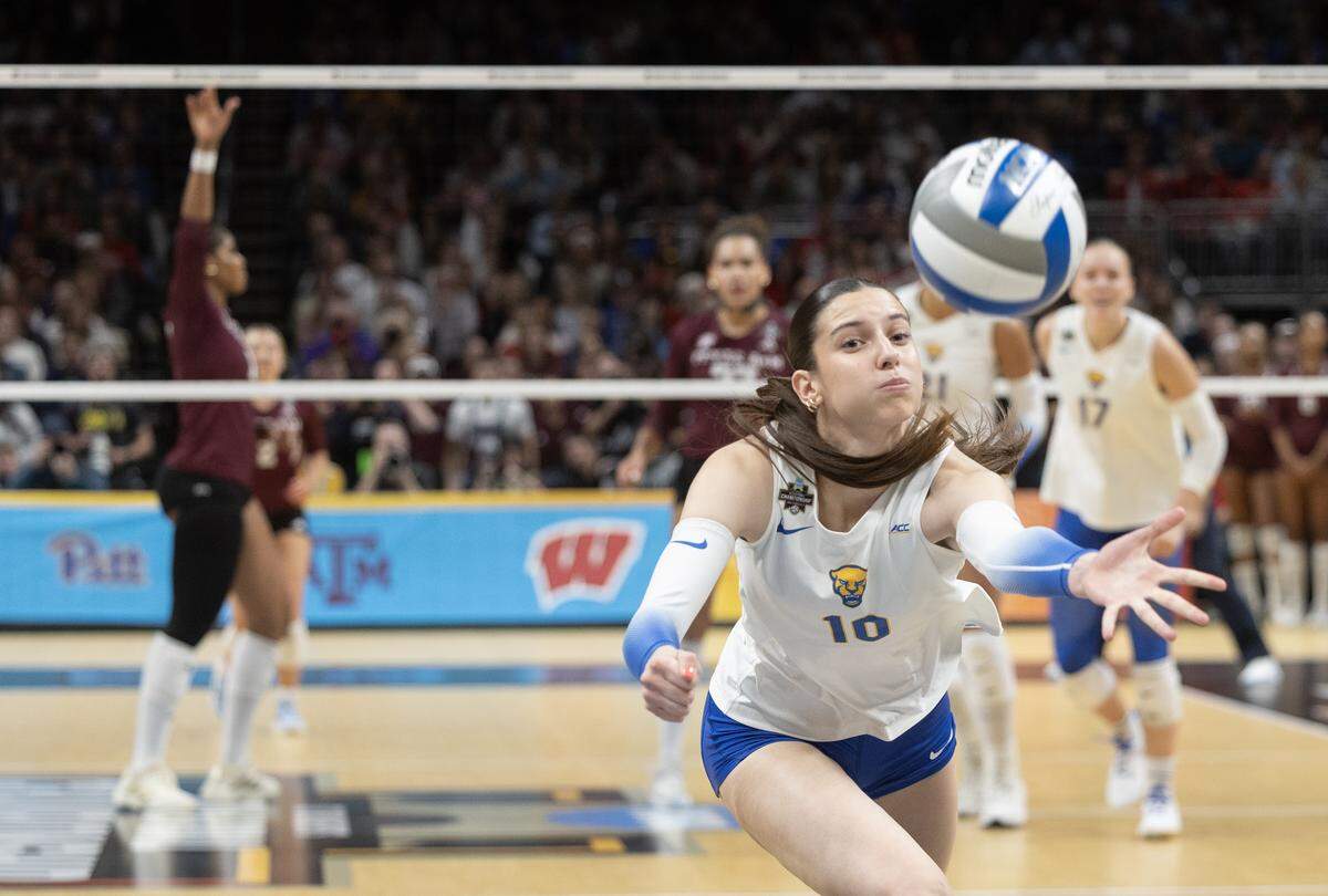 Pittsburgh’s Marina Pezelj can’t save the ball during their semifinal match against Texas A&M at the NCAA Volleyball Championship on Thursday night at the T-Mobile Center.