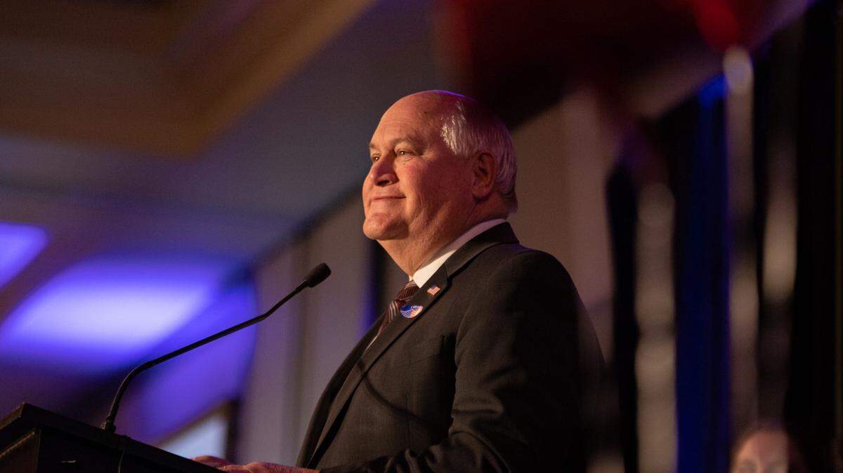 Republican candidate Ron Estes speaks to the crowd at the Segwick County Republican party Tuesday night.