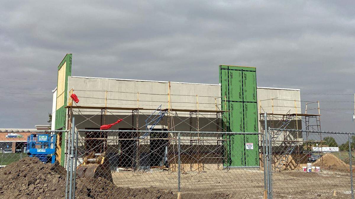 The building just north of the Hobby Lobby parking lot at 29th and Maize will be home to a co-branded Jamba Juice/Auntie Anne’s store, planning documents show.