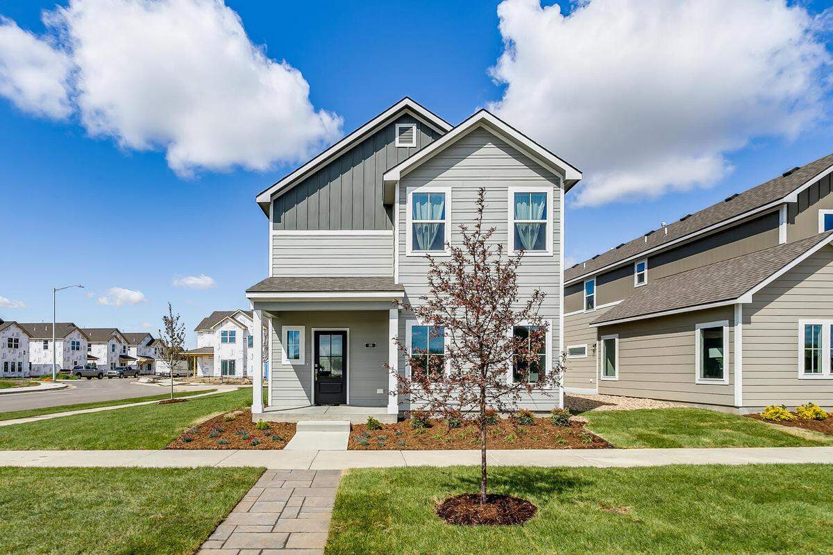 The new Heritage development in Andover has two neighborhoods, including one rather unusual one, and Andover’s first stacked apartments.