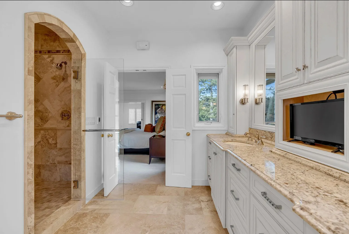 The master suite’s bathroom in 1440 N Gatewood St.