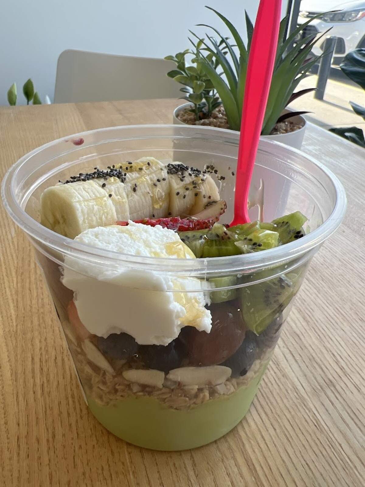 Hanebe, pronounced “honeybee,” serves acai bowls, smoothies, fresh-squeezed juices and more.