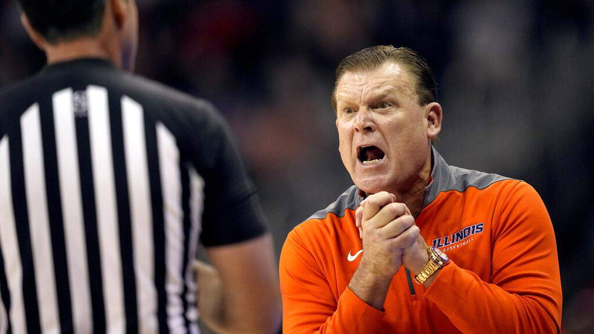 Illinois head coach Brad Underwood talks to an official during the first half of an NCAA college basketball game against Cincinnati Monday, Nov. 22, 2021, in Kansas City, Mo. (AP Photo/Charlie Riedel)