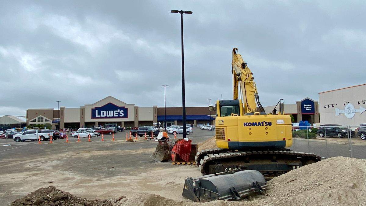 Wichita’s fifth Smoothie King is now under construction in front of the Lowe’s at 29th and North Maize Road.