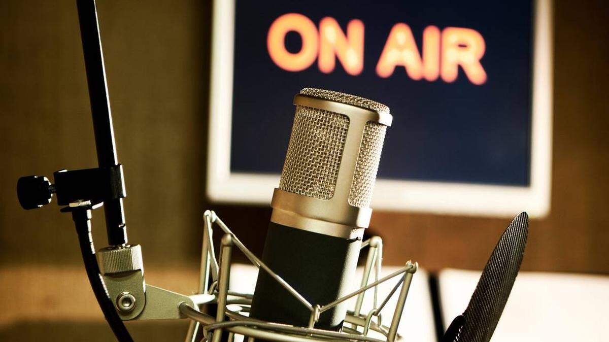 Tracy Cassidy isn’t the only well-known morning show personality returning to the airwaves Monday.