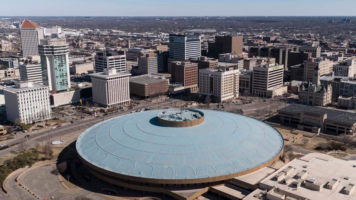 Privatization of the now city-run Century II emerged as an issue at Tuesday’s first budget presentation.