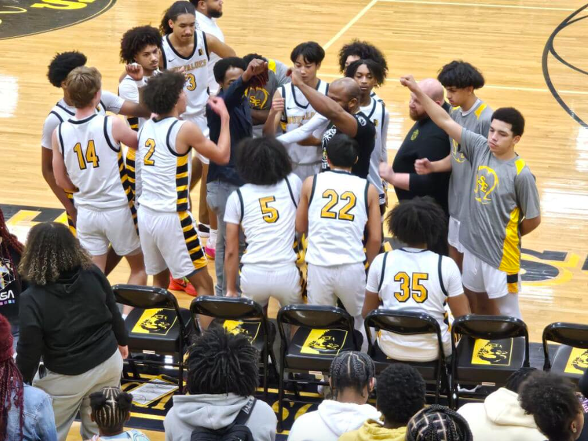 The Southeast boys basketball team knocked off undefeated and top-ranked Heights, 59-58, on Friday night.