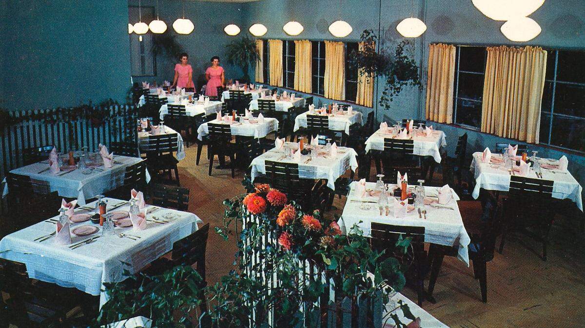 Elizabeth’s at Kellogg and Bluff was know for its fruit salad, among other dishes.