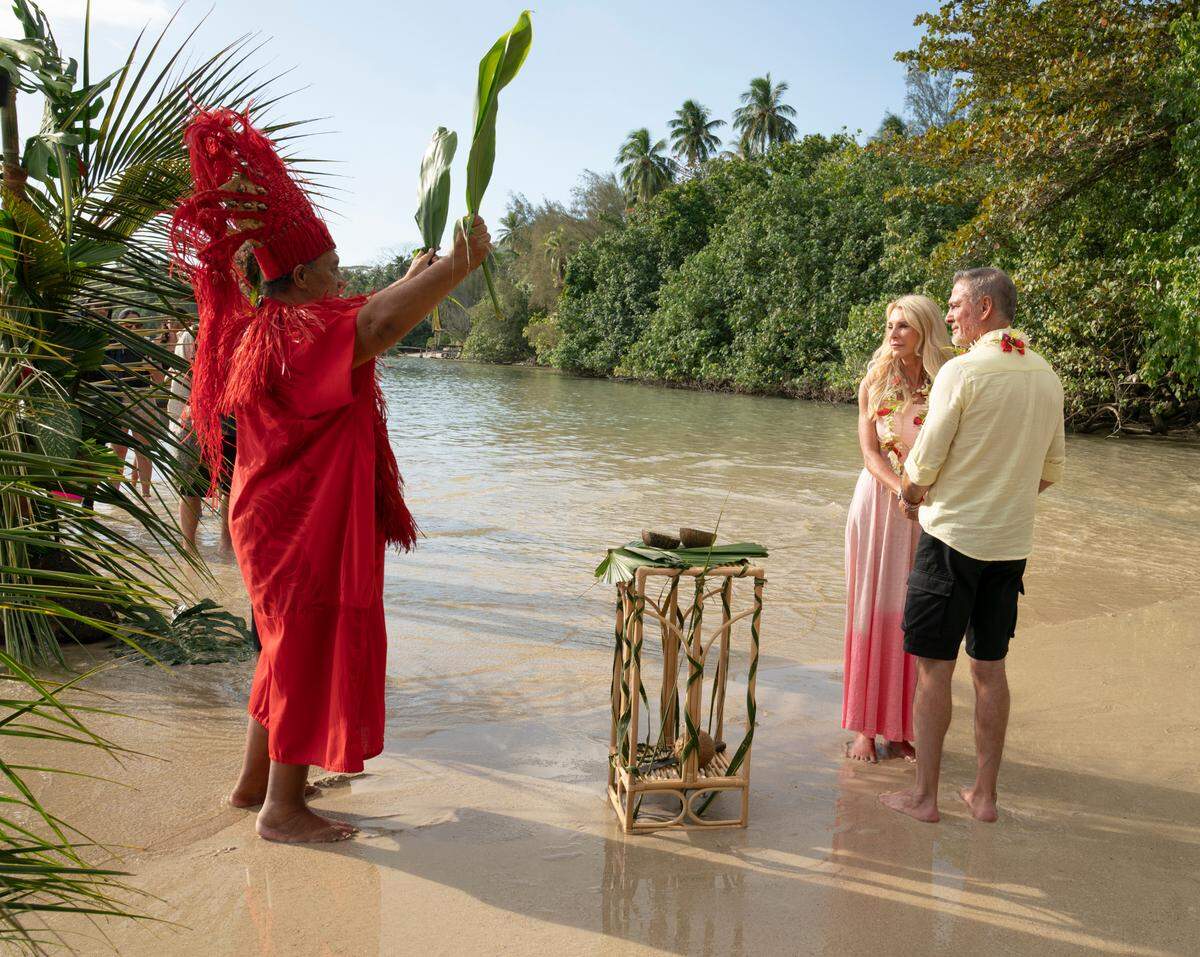 “Golden Bachelorette” Joan Vassos and bachelor Pascal celebrated a Tahitian bonding ceremony that proved a bit too much for him on the show’s latest episode.