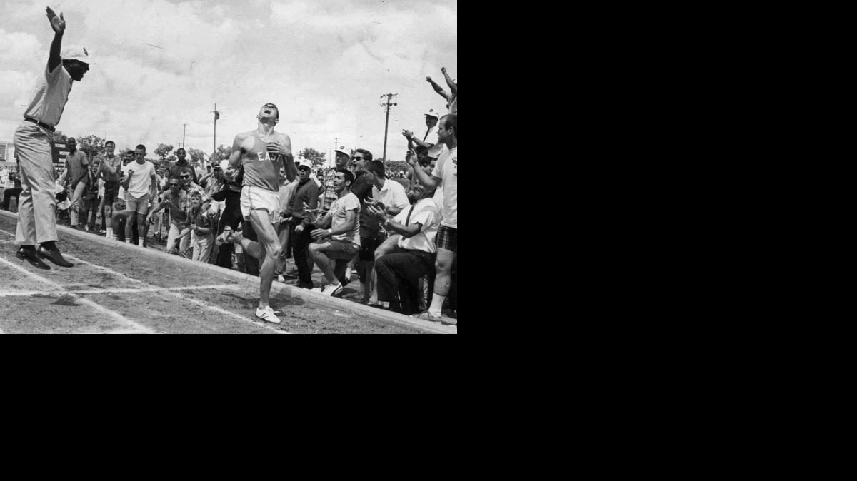 PHOTOS OF THE CENTURY POC100