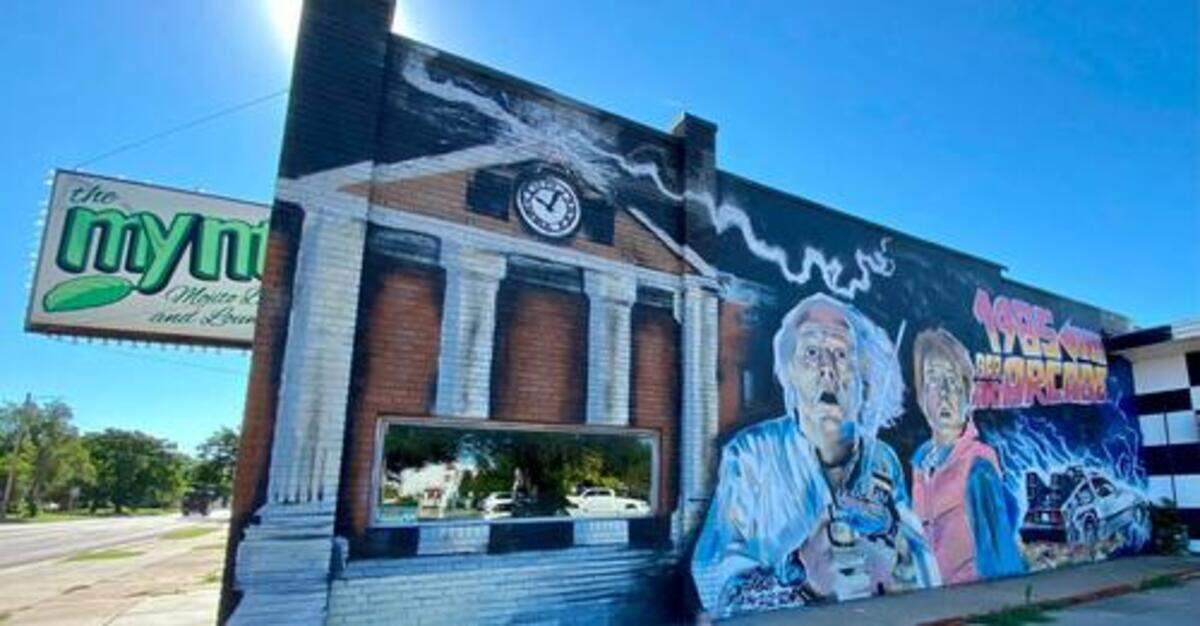 A “Back to the Future” mural featuring Doc Brown and Marty McFly appeared on the side of the building on the northeast corner of Maple and Seneca back in 2018, when a retro arcade operated out of the space.