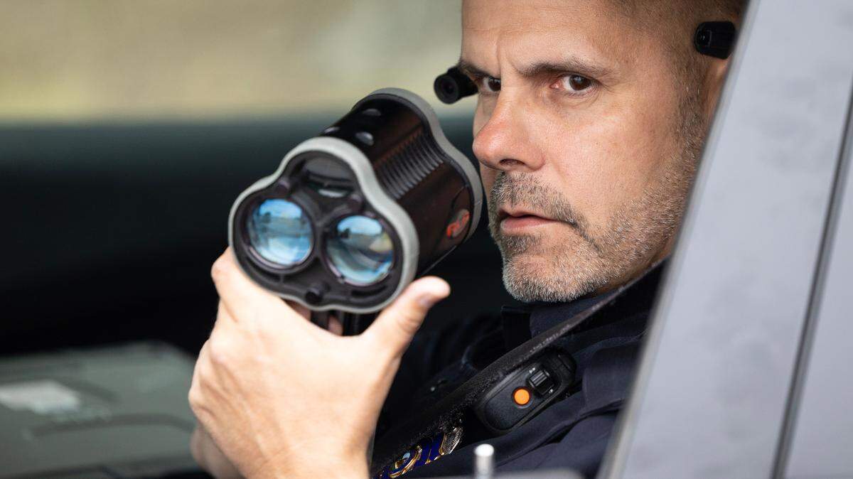 Wichita police Officer Ryan O’Neil uses a LiDAR device to check motorists’ speeds along K-15 in south Wichita.