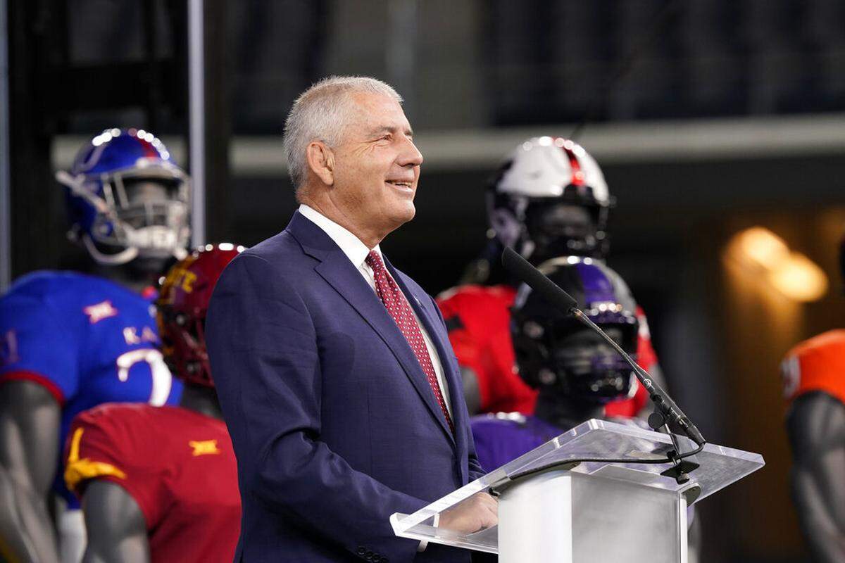 CORRECTS DATELINE TO ARLINGTON, TEXAS, NOT DALLAS AS ORIGINALLY SENT - Big 12 commissioner Bob Bowlsby smiles as he listens to a question during NCAA college football Big 12 media days Wednesday, July 14, 2021, in Arlington, Texas. (AP Photo/LM Otero)
