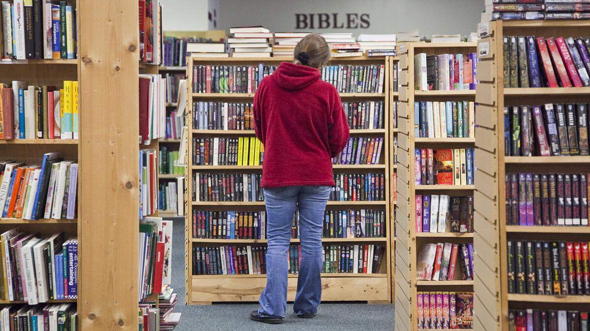 The Parklane Book-A-Holic is expanding, which will give the store 18,000 square feet and a possible coffee shop.