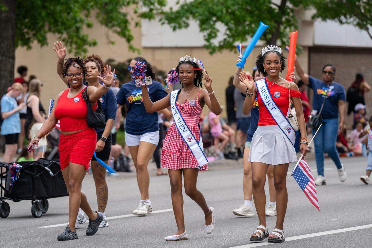 This year’s Sundown Parade, inspired by the Riverfest’s 2026 theme, “The Spirit of the 250th Birthday of the United States!”
