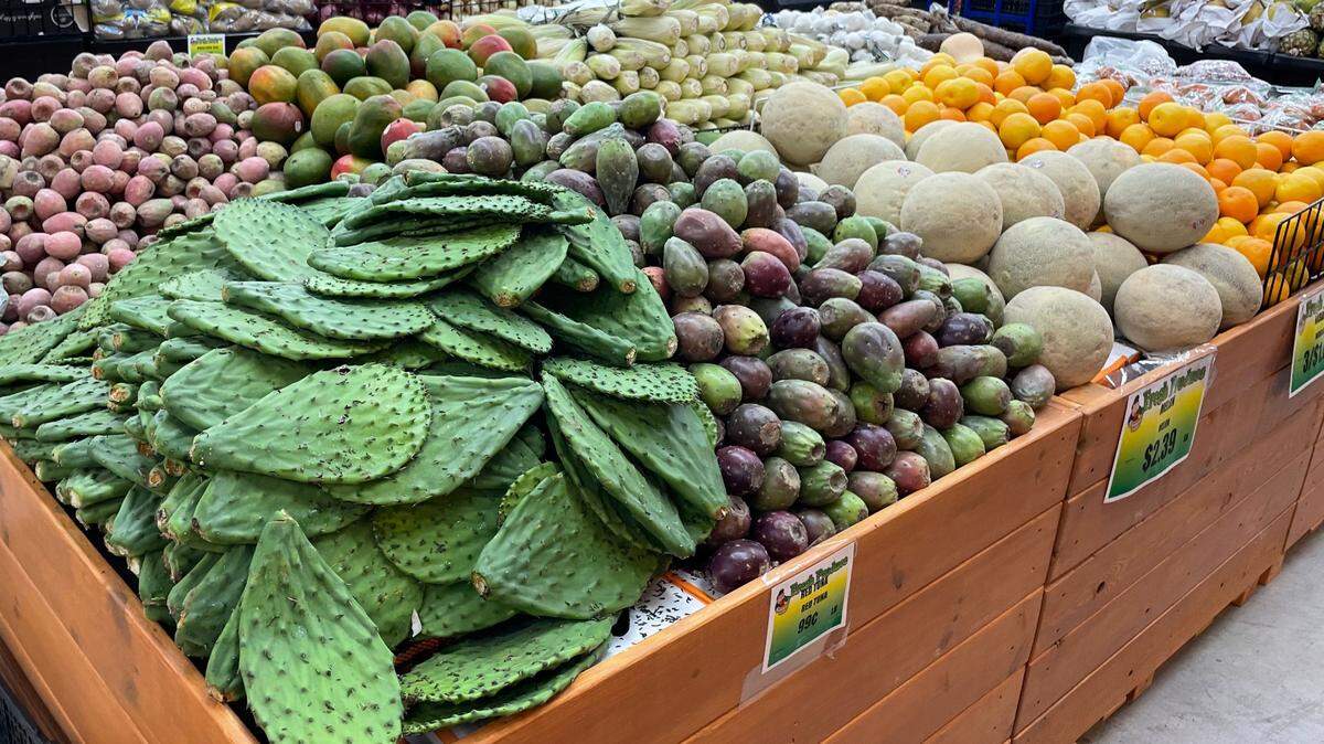 El Mercado Fresco, near Harry and Broadway, features fresh bread and produce, a meat counter and even a dine-in taqueria.