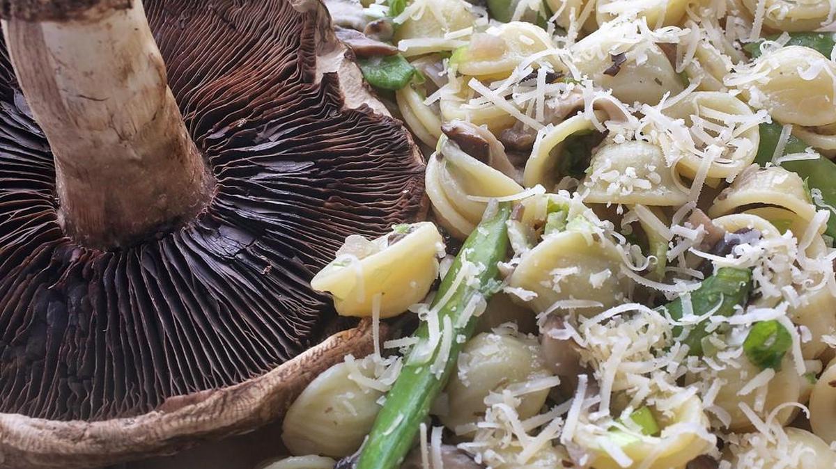 Orecchiette pasta with shiitake mushrooms and sugar snap peas
