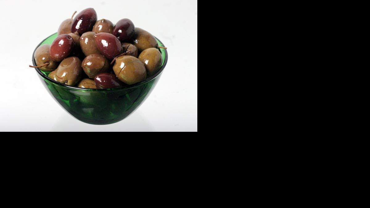 
The darker the olive, the higher the oil content. High oil content means a richer flavor.
