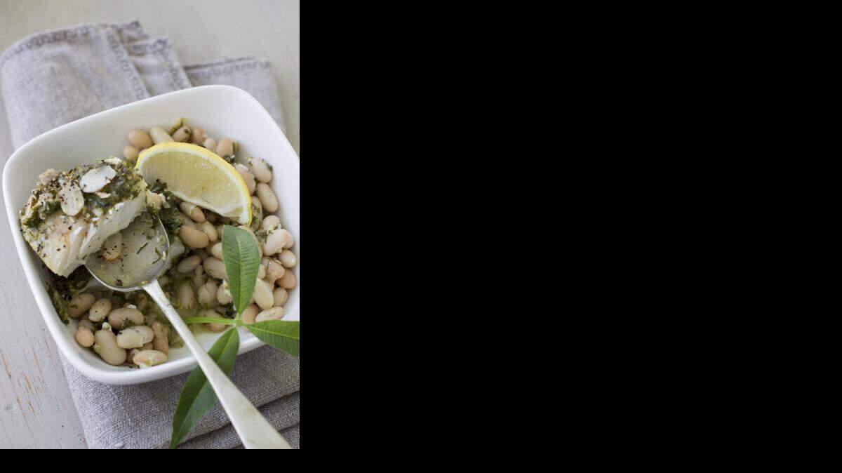 
The extra fiber and protein from the beans and healthy fats from the sliced almonds help make the dish truly filling. 

