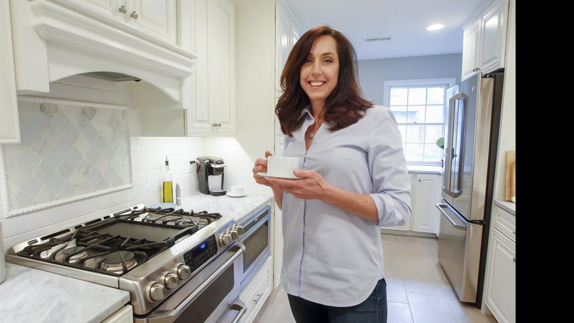 
Elizabeth Hotaling wanted her new kitchen in her 1948 house in Eastborough. The kitchen is one of five that will be on the Junior League’s kitchen tour Sunday.
