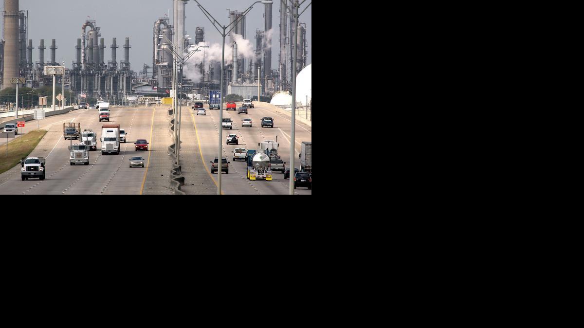 
Vehicles travel along Highway 225 near Shell Oil’s refinery and petrochemical facility in Deer Park, Texas, in 2007. Three weeks into a United Steelworkers union walkout at 11 refineries around the country, including Shell’s Deer Park facility, the impact on the price of gasoline, diesel and other fuels is barely discernible. 
