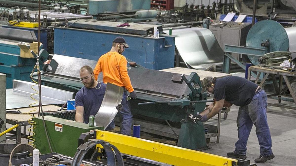 Average wages in Sedgwick County rose 4.2 percent in 2015.