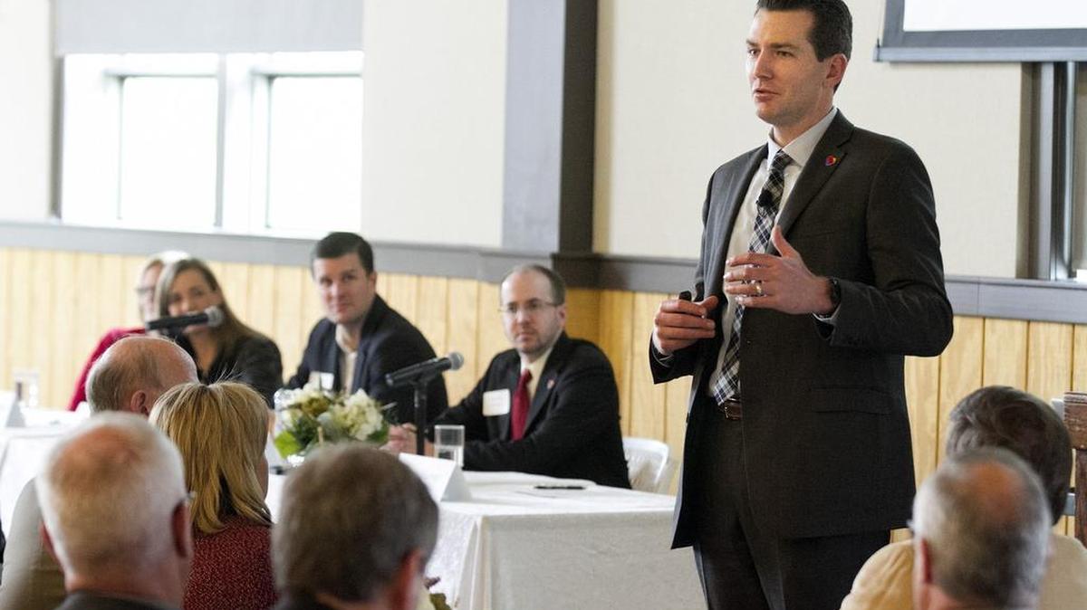 Dave Harvey of Southwest Airlines speaks to members of the Aero Club at Botanica on Thursday. (Feb. 24, 2016)