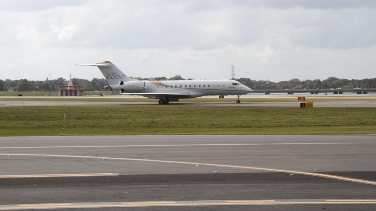 A Bombardier Global 6000 business jet taxis to the National Business Aviation Association’s static display at the Orlando Executive Airport in November 2016. An Argus TraqPak report for December business aircraft activity said large jets had the greatest year-over-year gain in utilization.