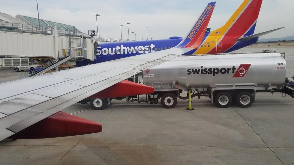 Southwest Airlines testing two-door deplaning