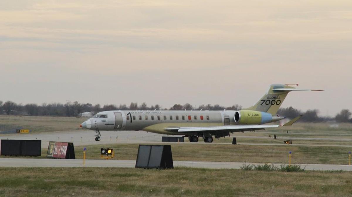 Bombardier’s first Global 7000 business jet arrives at Wichita Eisenhower National Airport to begin its flight testing program. Part of Canada’s $372.5 million investment in Bombardier will support further development of the Global 7000, which is Bombardier’s biggest and longest-range business jet. (Nov. 21, 2016)