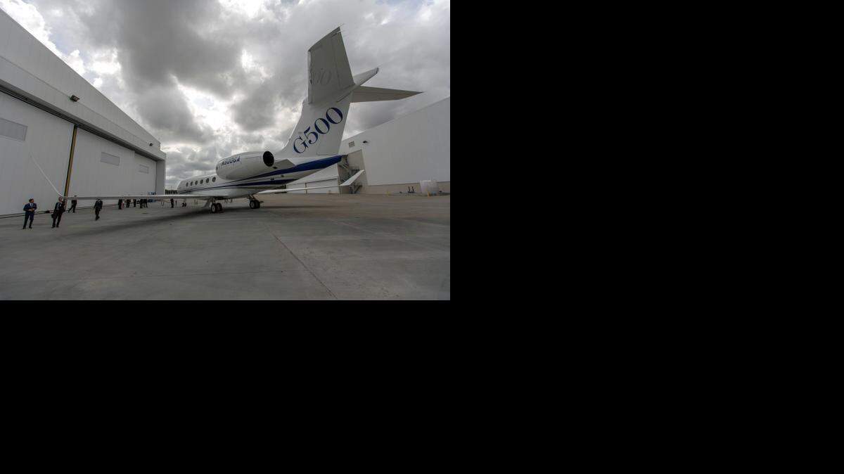 
Gulfstream unveils the G500 at an event Tuesday at the Savannah, Ga., headquarters of General Dynamics’ Gulfstream Aerospace.
