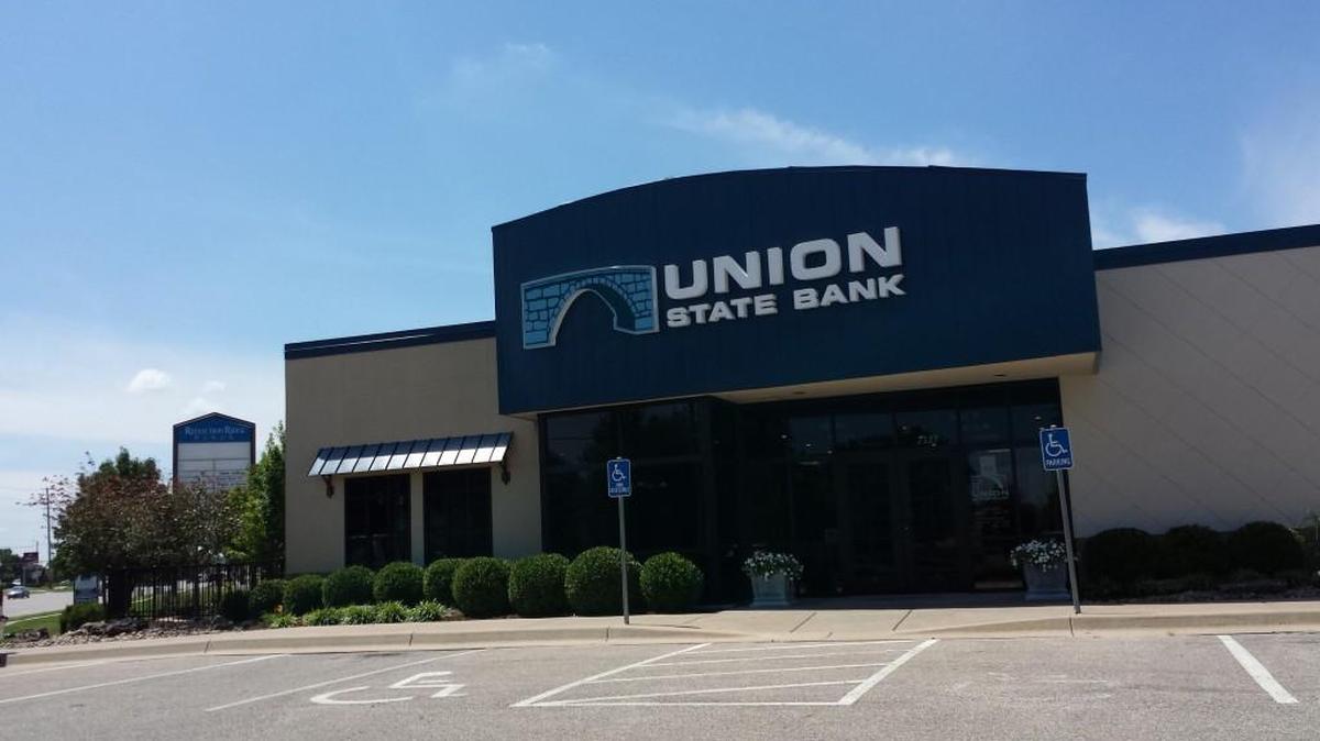 Union State Bank, 2327 N. Ridge Road (2015)