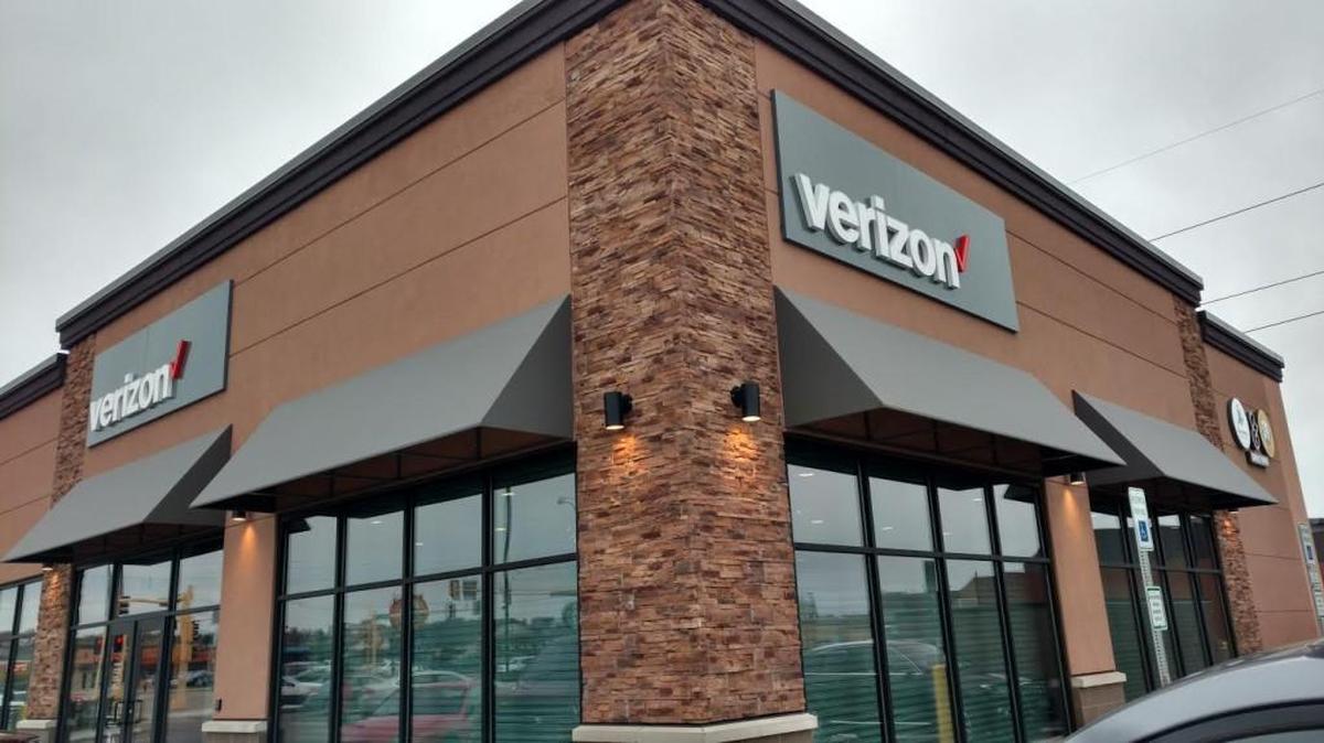 A Verizon Wireless Smart Store similar to this one is going to open near the northeast corner of Kellogg and West.