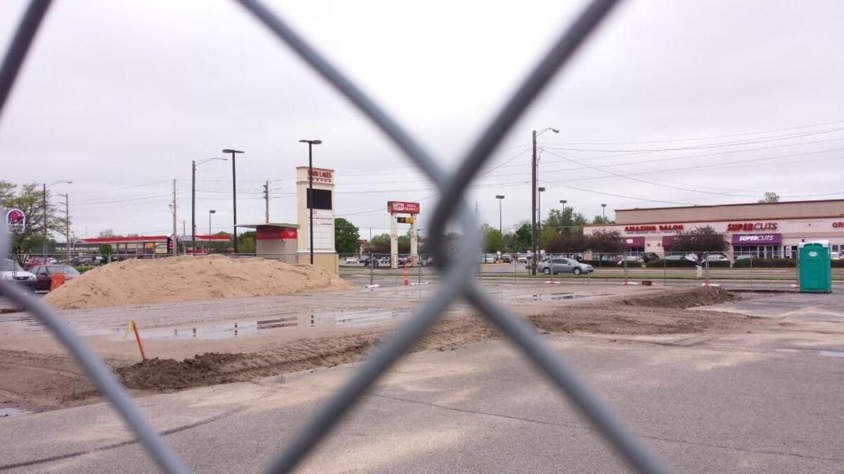 The Twin Lakes site where Pizza Hut will open in a new building by late this summer.