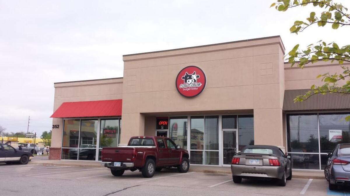 A few months after converting his Mooyah to Cowtown Burger & Brew, Anthony Powell is getting out of the restaurant business. Another restaurateur is taking over the space on May 2. (April 16, 2016)