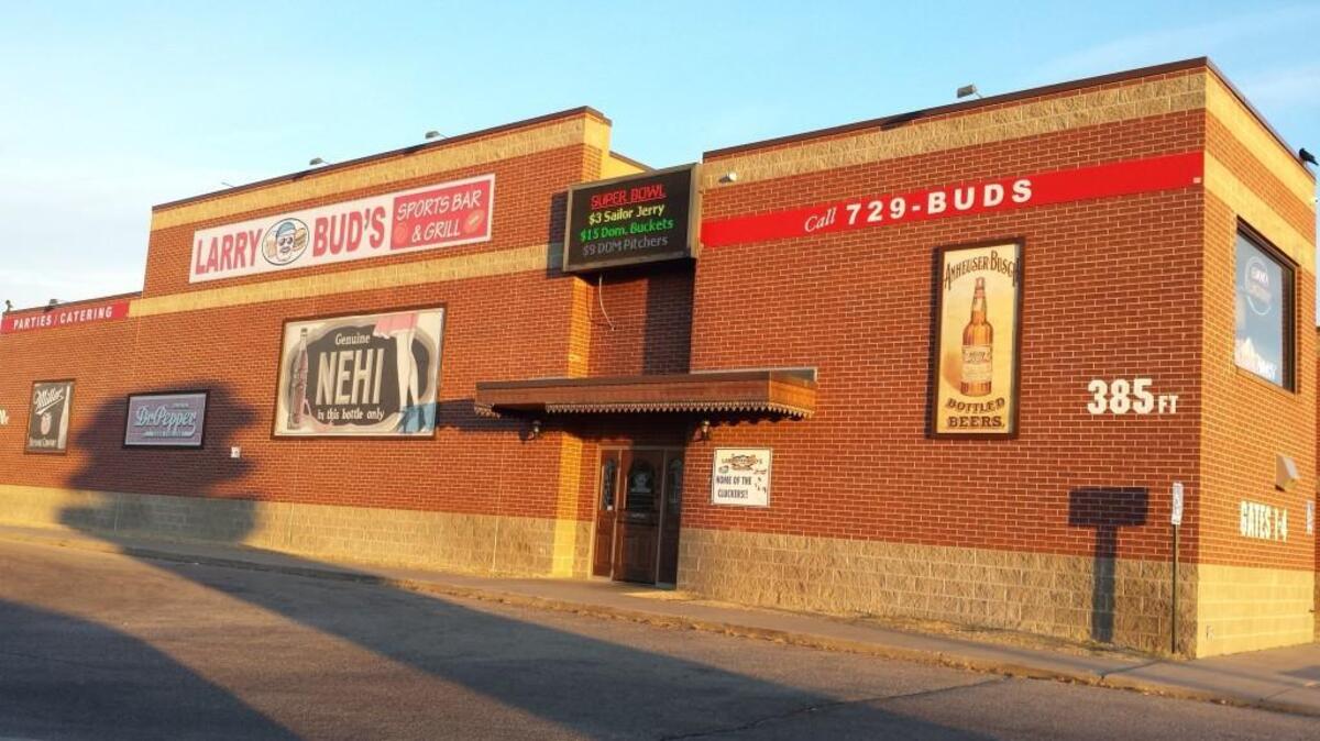 Brandon Steven is opening an upscale steak house at 6200 W. 21st St. where Calleigh’s 88 briefly was last year and Larry Bud’s, Brooklyn’s and Players were before that.
