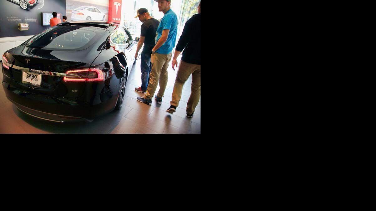 
If you ever wanted to check out a Tesla in person, you’ll have the chance Monday at the new Tesla charging station next to the Applebee’s at 47th and Broadway.

