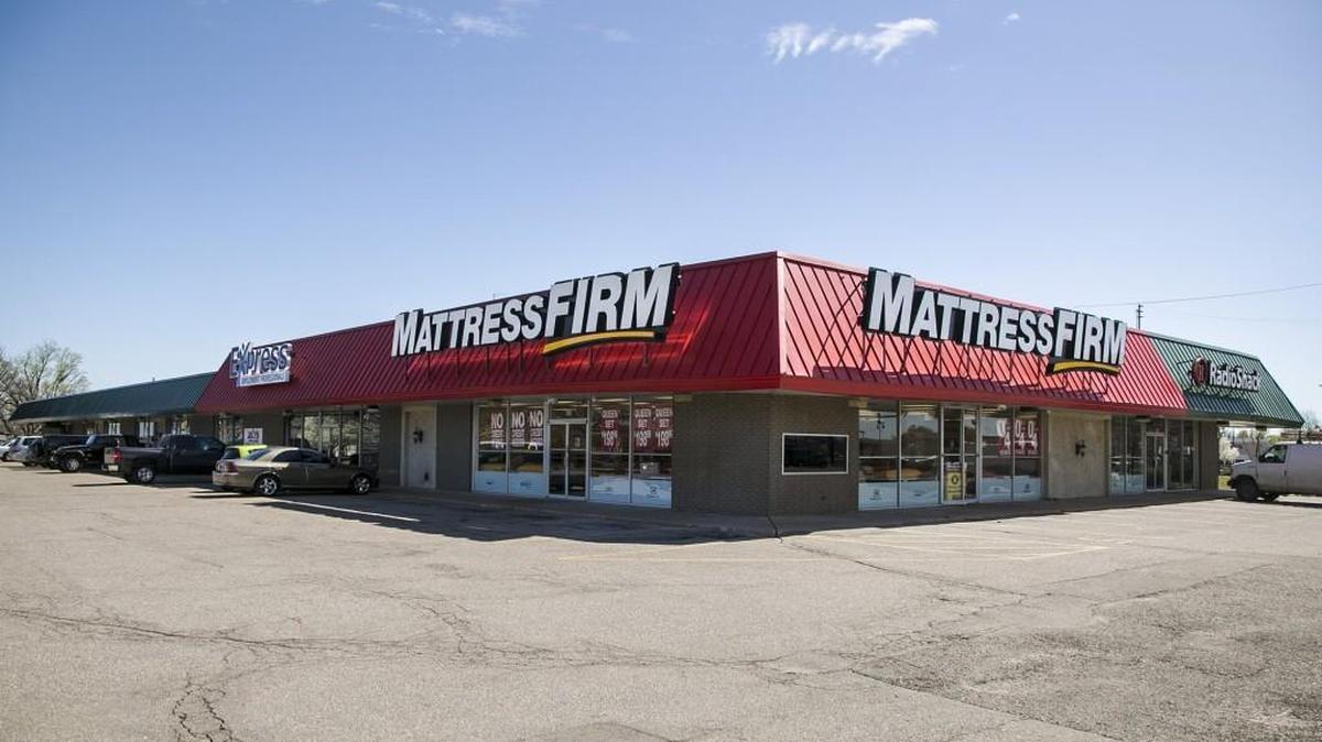 The Peach Tree center at Kellogg and Rock Road soon will be home to an AT&T authorized retailer and Juicy’s Vapor Lounge.