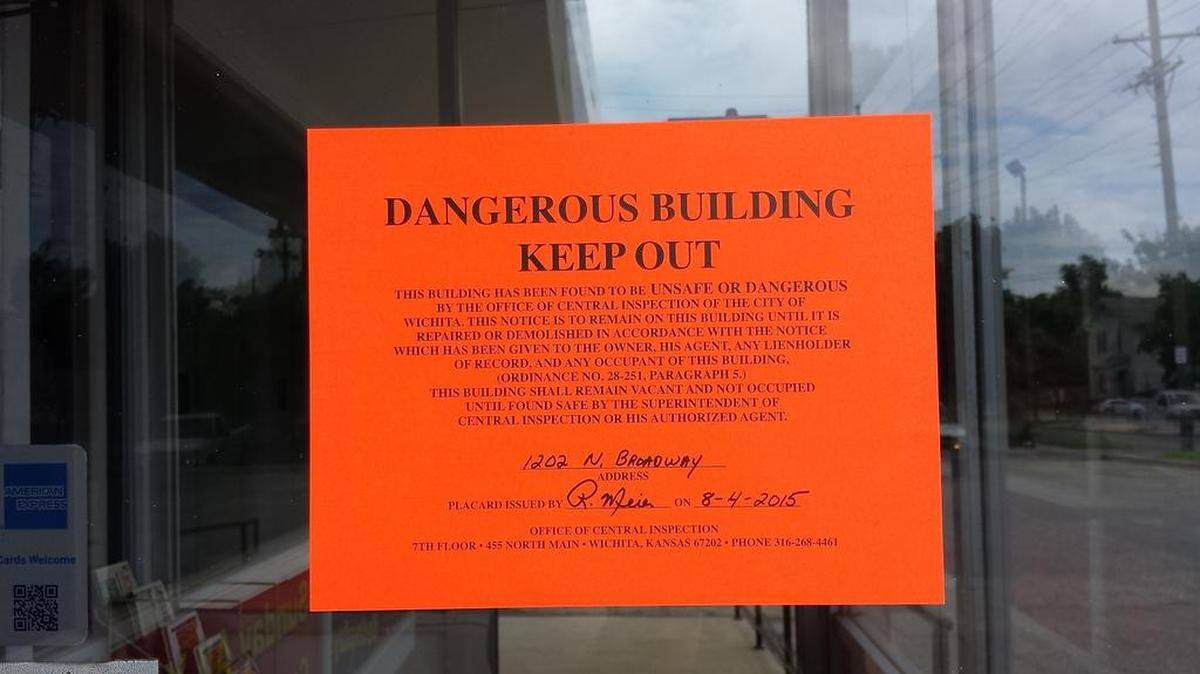 
A sign posted on the door of Taste of Times Square restaurant Tuesday.
