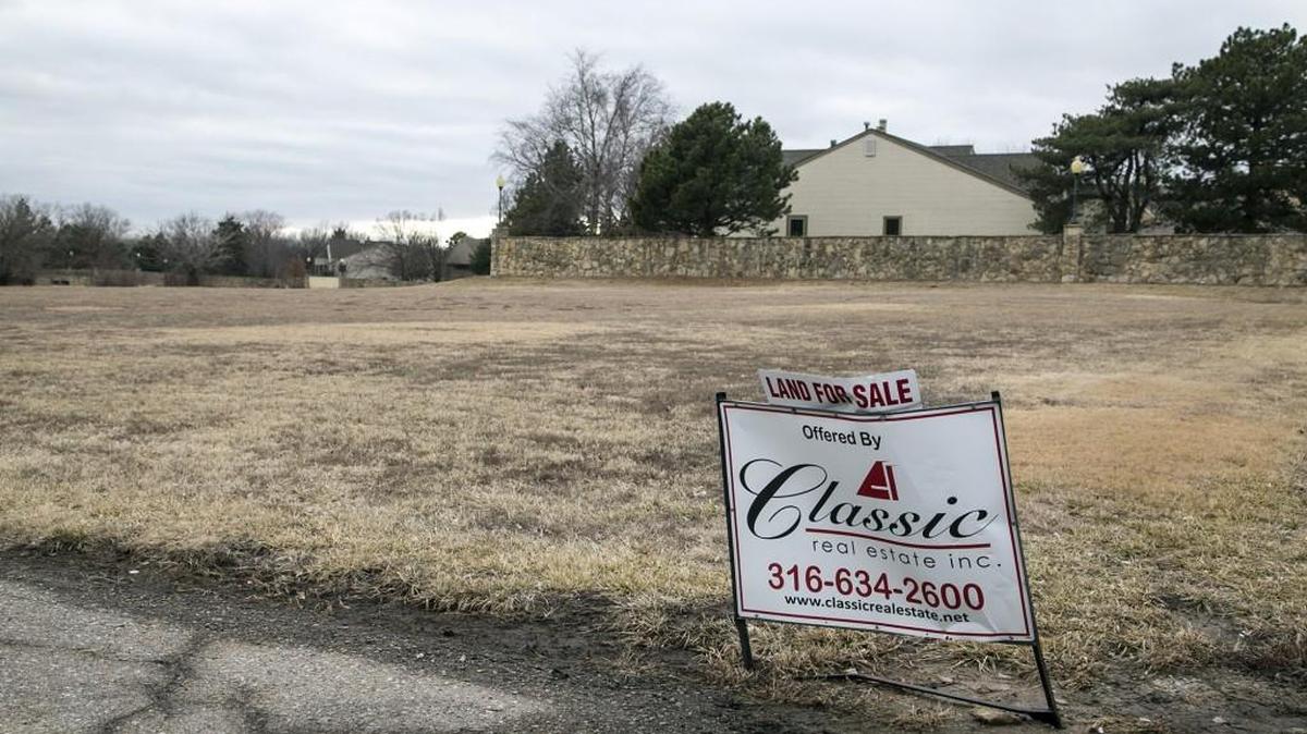 Ron Ryan and Paul Gray want to build apartments on the last vacant piece of property near the northwest corner of Central and Maize Road, but neighbors are opposing the complex’s size.