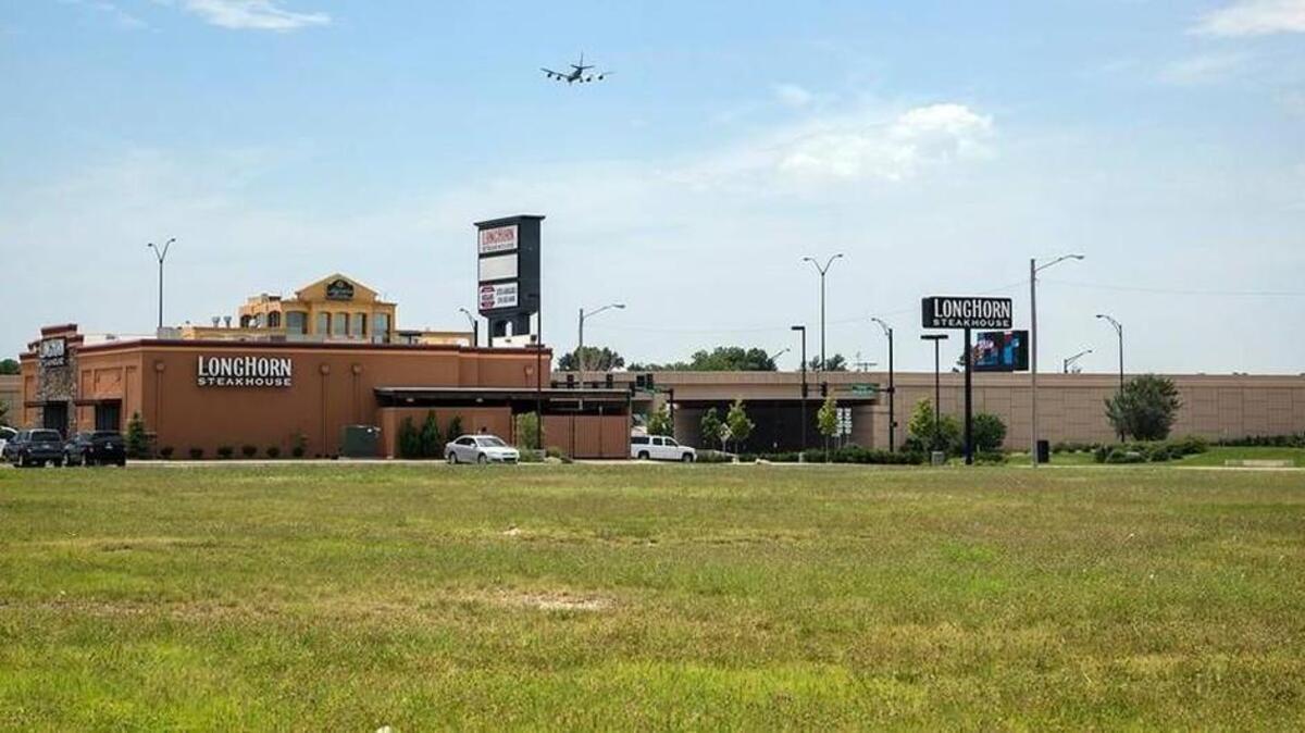 This lot just north of LongHorn Steakhouse along East Kellogg will be home to the new Bubba’s 33, a sister concept to Texas Roadhouse, under construction now.