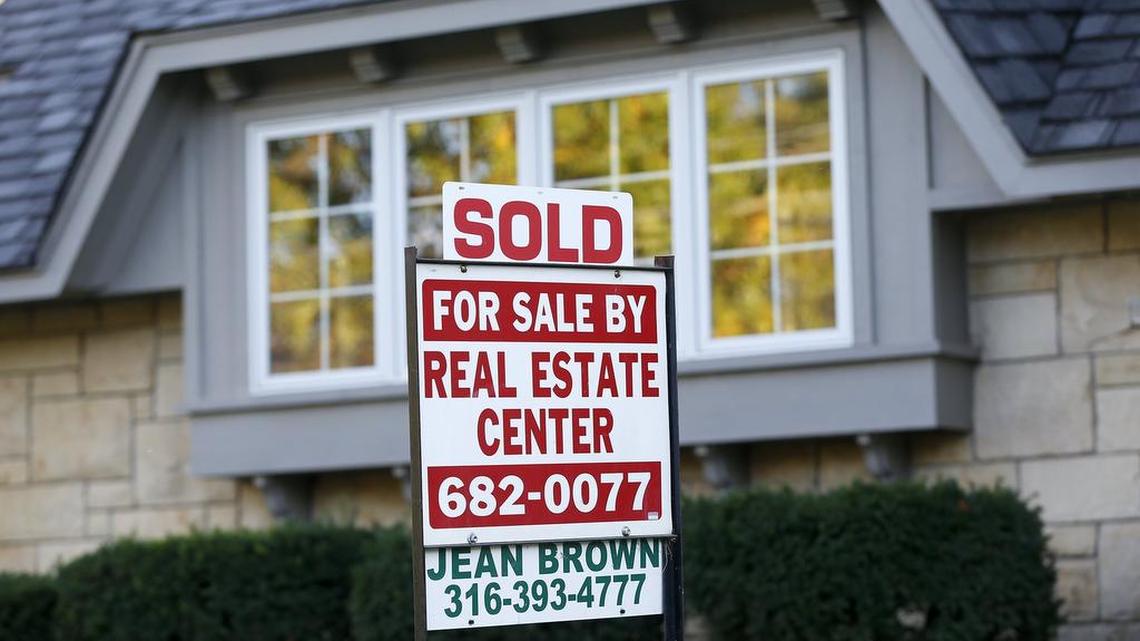 
A recently sold home along River Boulevard in the Riverside neighborhood on Wednesday. (Oct. 14, 2015)
