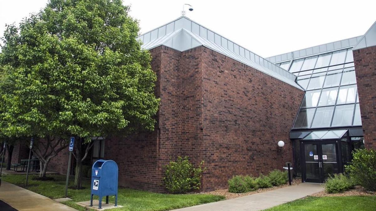 St. Luke’s Hospital of Kansas City will start seeing heart transplant patients in Wichita for the first time Wednesday. St. Luke’s is adding pre- and post-surgery care to its Wichita clinic at 1035 N. Emporia that currently serves kidney transplant patients. (May 17, 2016)