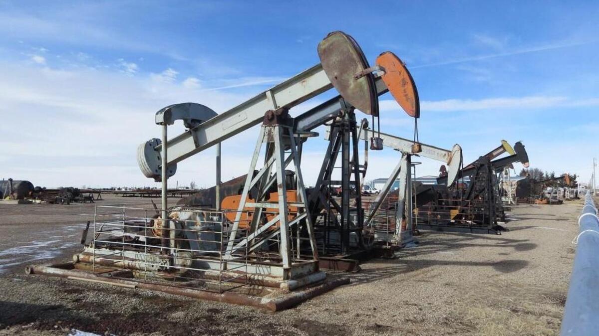 Low global prices for oil and gas contributed to a weak economic performance by Kansas in the fourth quarter of 2016.