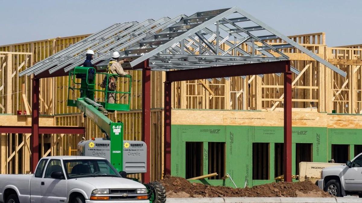 Workers construct a building at 3031 N. Parkdale Circle. (Mar. 4, 2016)