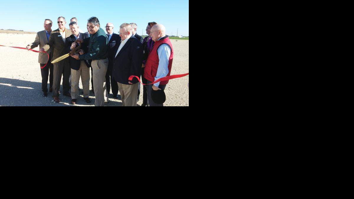 
Utility officials on Thursday marked the completion of a 108-mile high-voltage line from near Wichita to near Medicine Lodge.
